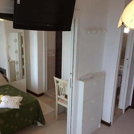 Byron 3* Milano Marittima