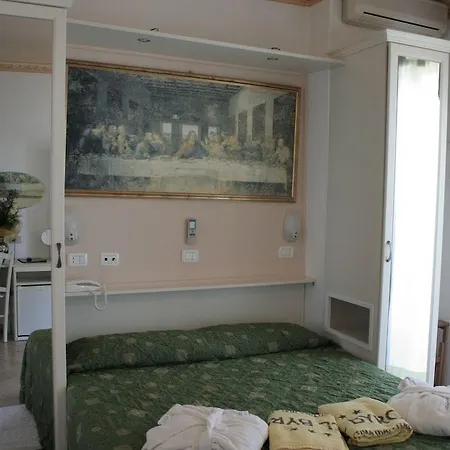 Byron Hotel 3*
