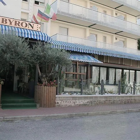Byron Hotell