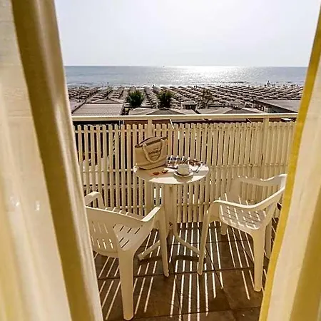 Byron Milano Marittima