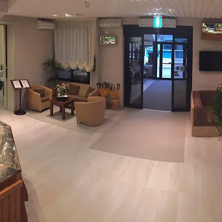 Byron Hotel