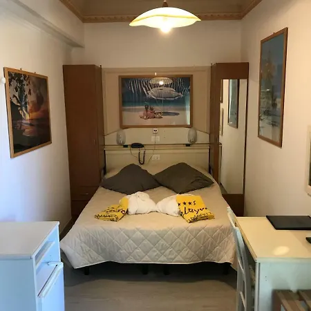 Byron Hotel